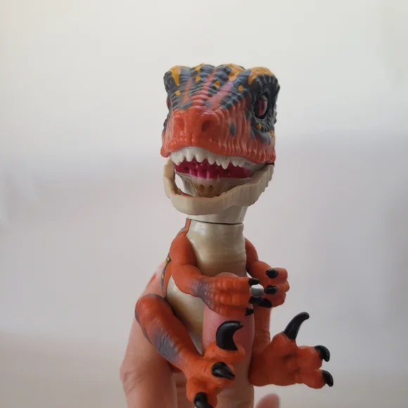 WowWee Toys 27 Wowwee Scratch Untamed Fingerlings T Rex